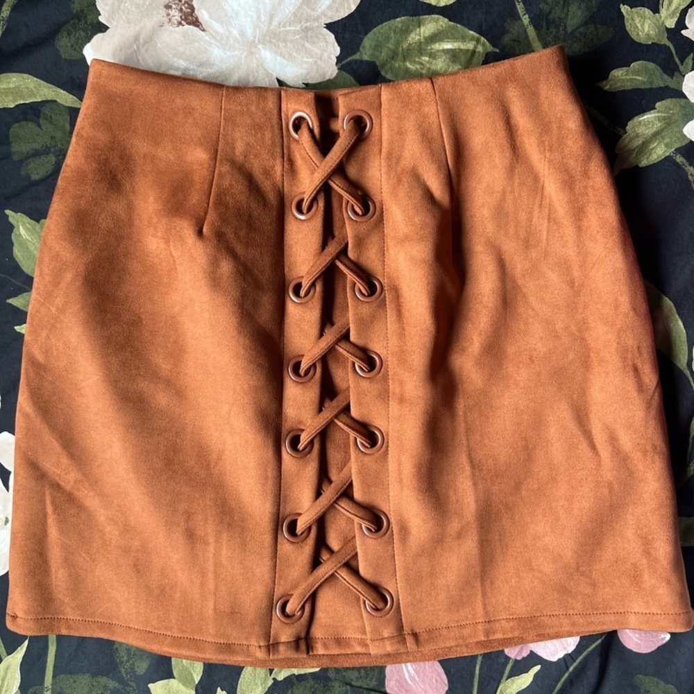 Windsor Skirt - Lace up - faux suede- cognac - size L nwt